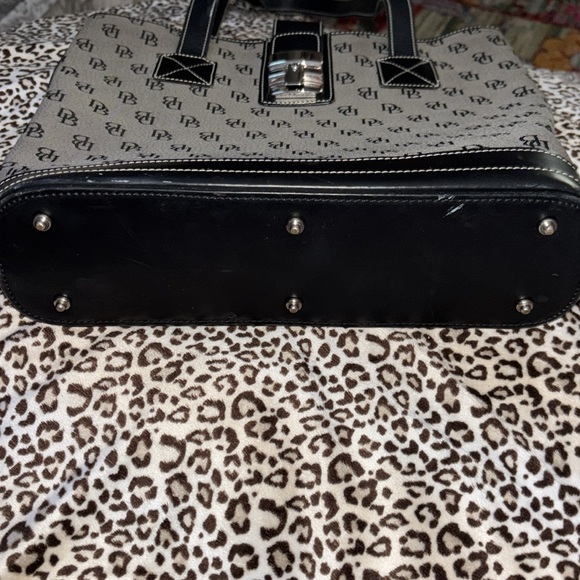 Dooney & Bourke - Picture 5 of 16
